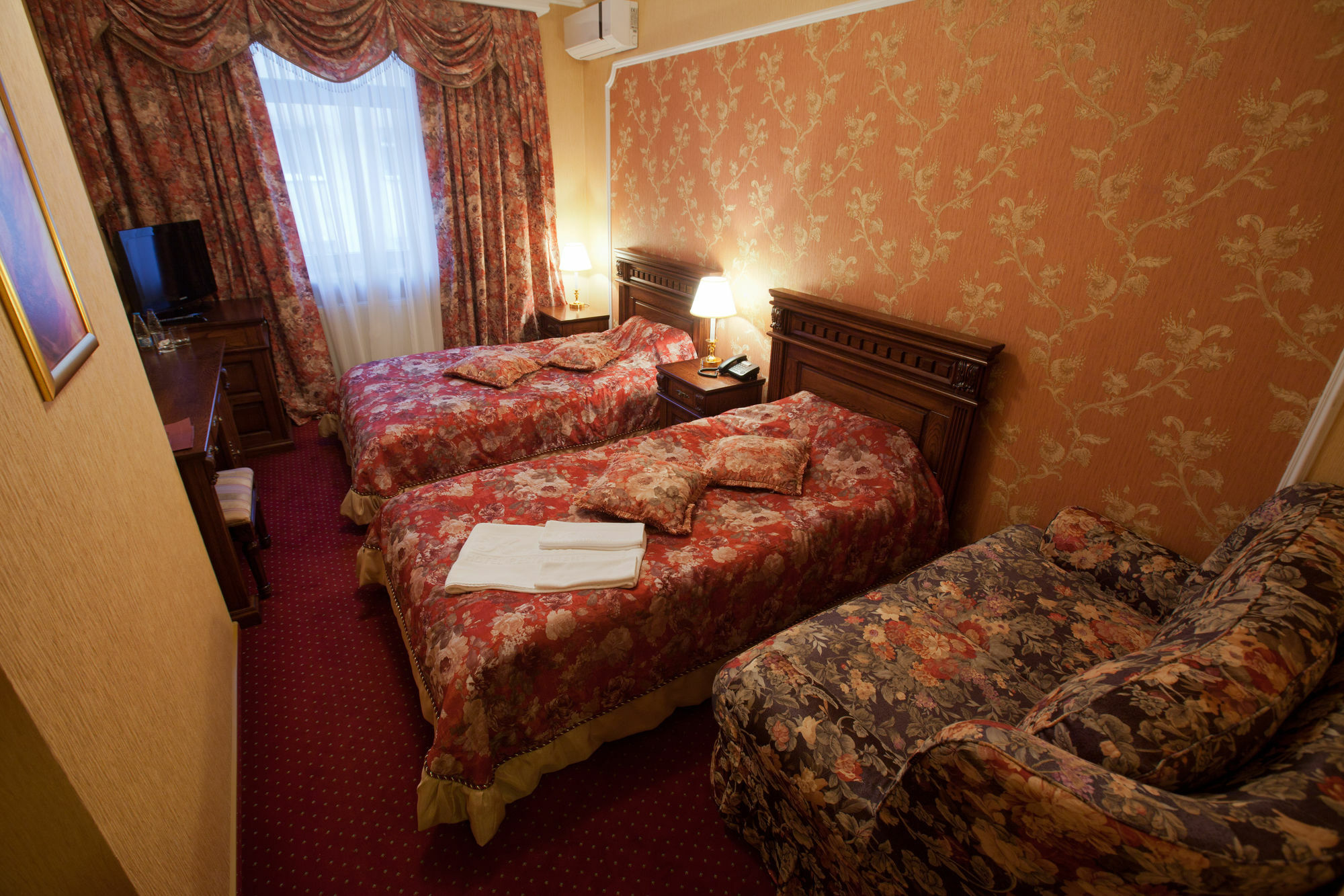 Deluxe Hotel Kupava Lviv Dış mekan fotoğraf